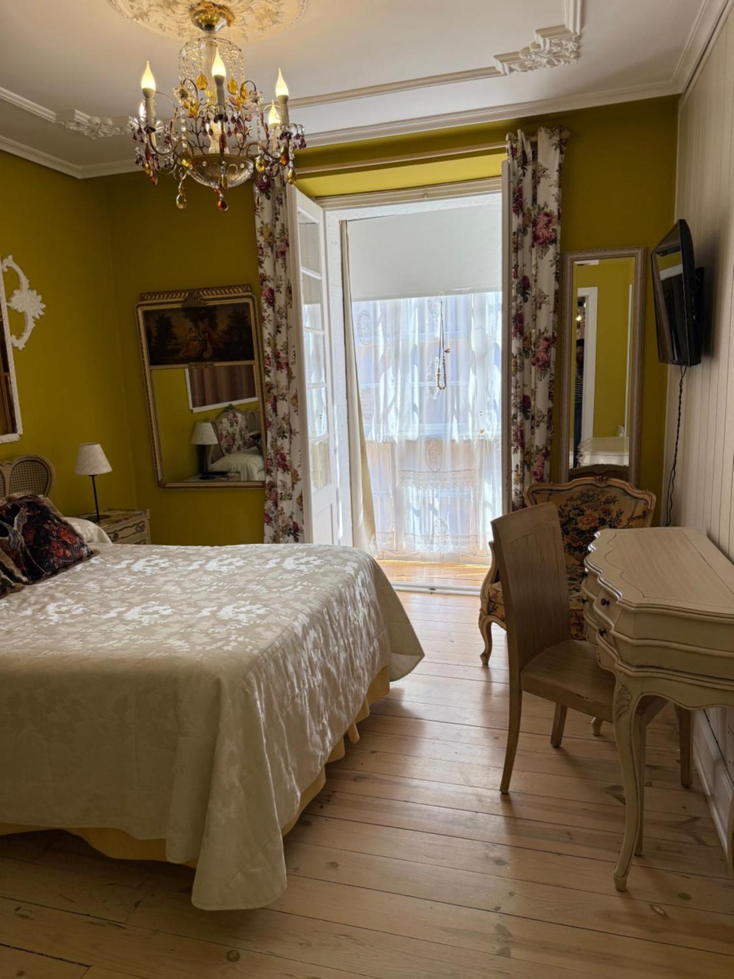 Hostal Boutique Puerta Del Sol Torrelavega Exteriér fotografie